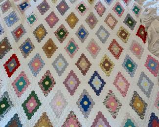 Quilt with diamond pattern