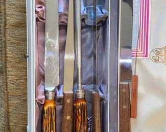 Cutlery knives including horn style handles
