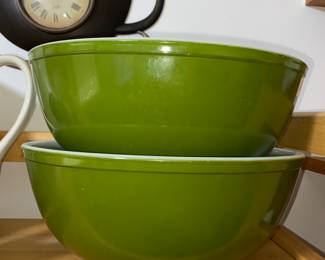2 lg. green Vtg. Pyrex mixing bowls