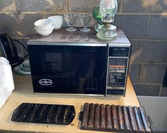 Microwave amen cast iron pans