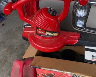 Toro leaf blower / gas can