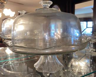 Pedestal cake plate with cover