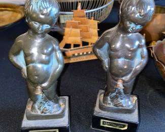 Electro Lite peeing boy figure