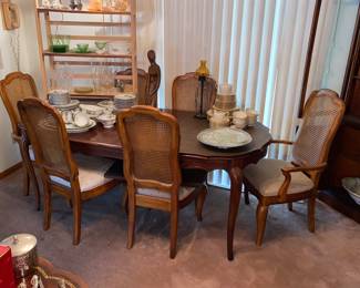 Dining room table and 6 chairs