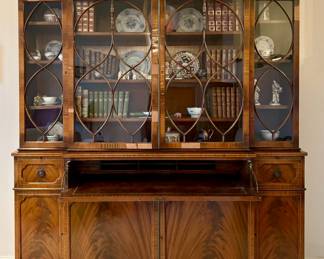 detail- can be used as a desk