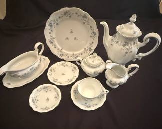 Johann Haviland Blue Garland
Made in Bavaria Germany
8-Dinner Plates
8-Salad Plates
8-Dessert Bowls
8-Cups
8-Saucers
Teapot
Creamer & Sugar
Gravy Bowl
1 of 2