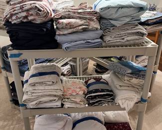 Lots of nice linens- queen size sheets. There may be some full size. 