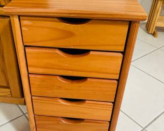 Looks like one shirt per drawer so the clothes don't touch.