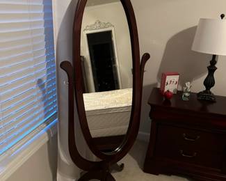 Master bedroom - Floor mirror