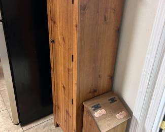 Farmhouse feeling cabinets