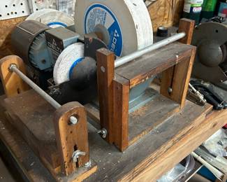 Wet/Dry universal grinder