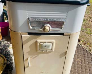 Vintage Westinghouse Roaster with Metal Cabinet.  Roaster can be removed for cleaning!