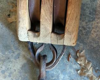 Primitive Double Pulley, 16" x 6" x 6"
