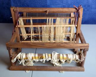 Tabletop Hand Weaving Loom, 12" x 15.5" x 15.5"