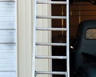 Metal Extension Ladder, Approx 22'