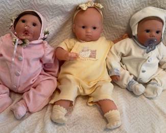 Lee Middleton Sleeping Baby Dolls And A Yellow Pajamas Baby Doll Lot