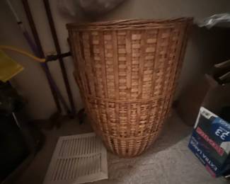 Woven hamper