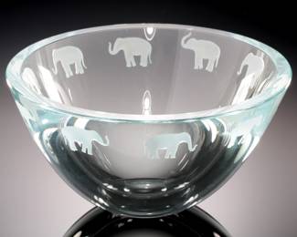 1996 Stephen Schlanser Art Glass Etched Elephant Bowl
