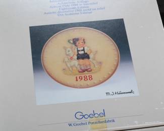 Goebel Hummel Annual Plates in bas-relief Lot of 5 1985-1988
