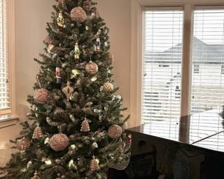 Christmas Tree 7.5 ft LOT CHR001 https://grandiosegallery.net/products/christmas-tree-7ft