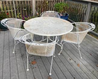 Wrought iron table w 4 chairs