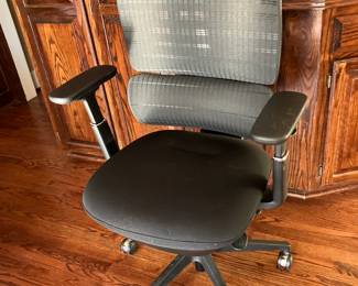 Mesh ergonomic office chair