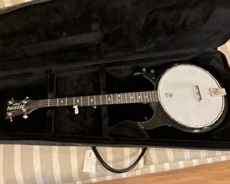 Deering Crossfire 5 string banjo w case