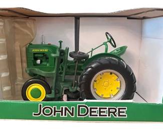 John Deere LA Tractor Model