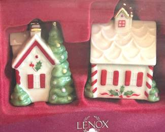 Lenox Gingerbread Houses SP Shakers 