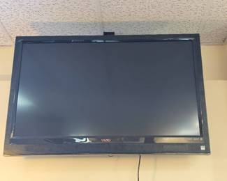 42in Vizio TV W/ Wall Mount
