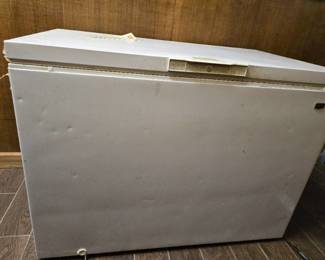 MAYTAG Chest Freezer