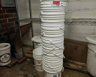 (11) 5 Gallon Plastic Buckets W/ 11 Lids