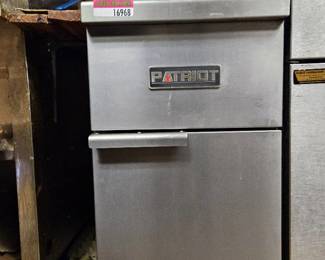 Patriot Natural Gas Floor Fryer, PT-F3-NG