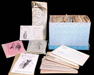 LUGR707 Vintage Spadea Pattern Assortment Very large collection of sewing patterns with 2 pattern books.&nbsp;
