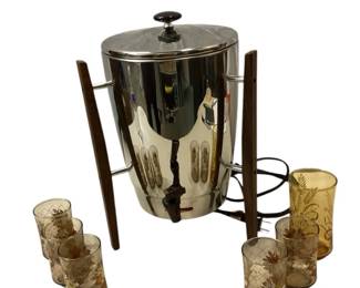LUGR711 Vintage Regal Automatic Coffee pot Libby Franco Juice Glasses Coffee pot is very clean - like new. &nbsp;There are 5 Libby juice glasses Franco Flower and Wheat Smokey Amber glass.
