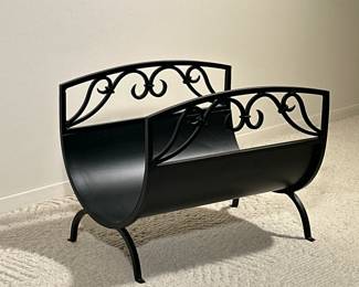 FANCY WROUGHT IRON LOG HOLDER | With scrollwork. - h. 15.5 x l. 19 x d. 15 in