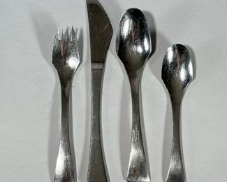 (39pc) DANSK GEORGIAN HOUSE FLATWARE SET | Modern Dansk designed partial flatware set, including: 8 forks, 9 knives, 9 soup spoons, and 13 teaspoons.