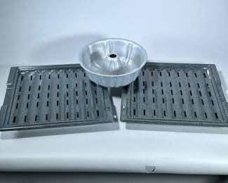BAKING ITEMS | Including: bunt pan, and braising pan. - h. 2.5 x w. 14.5 x l. 14.75 in