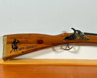 DAVEY CROCKETT CAP GUN | Davey Crockett toy rifle cap gun. - l. 37.5 in