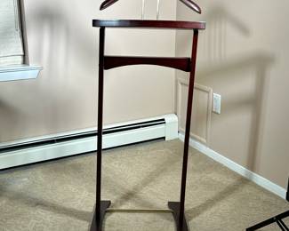 VALET BUTLER STAND | Wooden wardrobe valet. - h. 42.5 x w. 14 x l. 18 in