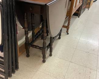 drop leaf vintage table
