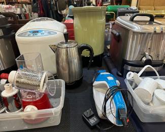 many small kitchen appliances