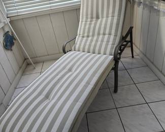 Lounge Chair & Cushion