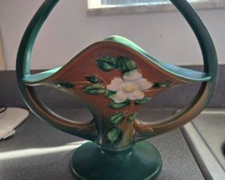 Roseville White Rose Brown Circa 1940