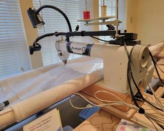 Voyager quilt machine table and accessories