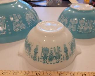 Pyrex butterprint mixing bowls