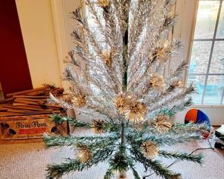 Pom Pom aluminum Christmas tree