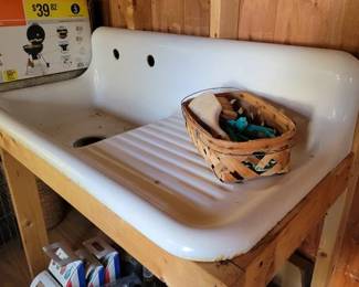 Porcelain cast iron sink