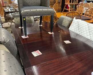 Baker furniture double pedestal dining table with 2 leaves, 2 arm chairs, 6 side chairs