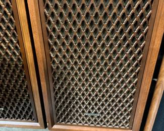 Component stereo several sets speakers